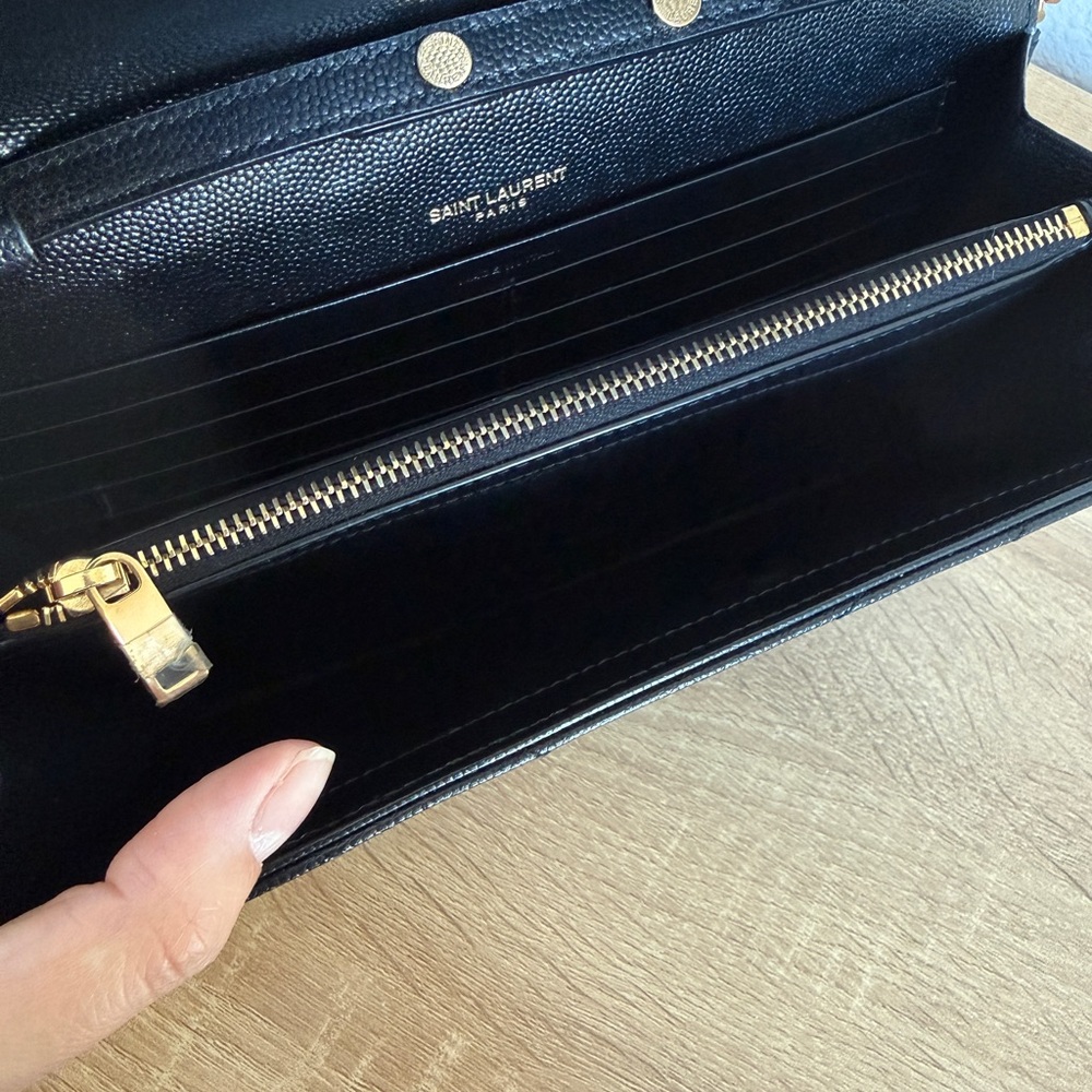 Saint Laurent - CLASSIC CASSANDRE CHAIN WALLET IN GRAIN DE POUDRE LEATHER - Picture 3 of 3